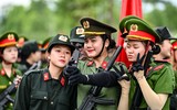 Ảnh: Nữ chiến sĩ Công an đội nắng nóng, hăng say tập luyện cho lễ diễu binh kỷ niệm 80 năm Quốc khánh