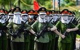 Ảnh: Nữ chiến sĩ Công an đội nắng nóng, hăng say tập luyện cho lễ diễu binh kỷ niệm 80 năm Quốc khánh