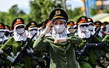 Ảnh: Nữ chiến sĩ Công an đội nắng nóng, hăng say tập luyện cho lễ diễu binh kỷ niệm 80 năm Quốc khánh