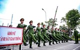 Ảnh: Nữ chiến sĩ Công an đội nắng nóng, hăng say tập luyện cho lễ diễu binh kỷ niệm 80 năm Quốc khánh