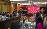 Chủ tịch Hà Nội trao quyết định cán bộ ở 3 phường, thăm hỏi người dân đến làm thủ tục hành chính