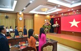 Chủ tịch Hà Nội trao quyết định cán bộ ở 3 phường, thăm hỏi người dân đến làm thủ tục hành chính