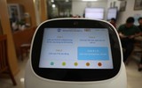 Độc đáo robot làm nhân viên AI phục vụ hành chính công tại Hà Nội