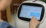 Độc đáo robot làm nhân viên AI phục vụ hành chính công tại Hà Nội