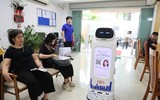 Độc đáo robot làm nhân viên AI phục vụ hành chính công tại Hà Nội