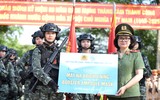 Nữ chiến sỹ Công an rạng ngời dưới nắng nóng cao điểm ở thao trường A80