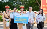 Nữ chiến sỹ Công an rạng ngời dưới nắng nóng cao điểm ở thao trường A80