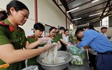 Công an Hà Nội xoa dịu nỗi đau chất độc màu da cam với nghĩa tình chạm vào trái tim