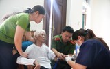 Công an Hà Nội thăm hỏi, tri ân và lấy mẫu AND của mẹ các liệt sỹ gần trăm tuổi vẫn chưa tìm thấy con
