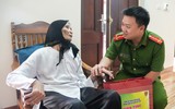 Công an Hà Nội thăm hỏi, tri ân và lấy mẫu AND của mẹ các liệt sỹ gần trăm tuổi vẫn chưa tìm thấy con