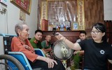 Công an Hà Nội thăm hỏi, tri ân và lấy mẫu AND của mẹ các liệt sỹ gần trăm tuổi vẫn chưa tìm thấy con