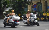 Cận cảnh cảnh sát đặc nhiệm hợp luyện đu dây, nhảy vòng lửa, trình diễn khí công thượng thừa bên hồ Gươm