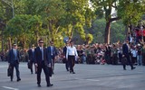 Choáng ngợp màn trình diễn bảo vệ yếu nhân, chống khủng bố của lực lượng Cảnh vệ CAND ở hồ Gươm