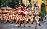 Mãn nhãn màn tổng duyệt diễu binh, diễu hành của CATP Hà Nội cho Ngày hội vì Thủ đô bình yên bên hồ Gươm