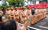 Mãn nhãn màn tổng duyệt diễu binh, diễu hành của CATP Hà Nội cho Ngày hội vì Thủ đô bình yên bên hồ Gươm