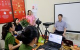 Công an Hà Nội nỗ lực triển khai cao điểm thu nhận thông tin và cấp thẻ đảng viên mới trên toàn thành phố