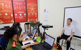 Công an Hà Nội nỗ lực triển khai cao điểm thu nhận thông tin và cấp thẻ đảng viên mới trên toàn thành phố