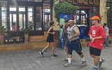 Cận cảnh công trường chỉnh trang, khôi phục kiến trúc gốc nhà hàng hơn 65 tuổi bên hồ Gươm