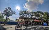 Cận cảnh công trường chỉnh trang, khôi phục kiến trúc gốc nhà hàng hơn 65 tuổi bên hồ Gươm