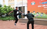 Cảnh sát cơ động Hà Nội hướng dẫn học sinh tiểu học kỹ năng phòng chống bạo lực học đường