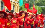 Ấn tượng hình ảnh 10.000 nghìn người khoác áo đỏ, sao vàng phủ kín hồ Gươm