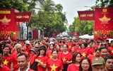 Ấn tượng hình ảnh 10.000 nghìn người khoác áo đỏ, sao vàng phủ kín hồ Gươm