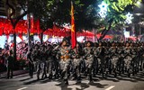 Hình ảnh cận cảnh ấn tượng đoàn quân diễu binh, diễu hành đi giữa phố phường Hà Nội