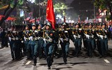 Hình ảnh cận cảnh ấn tượng đoàn quân diễu binh, diễu hành đi giữa phố phường Hà Nội