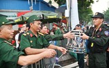 Công an Hà Nội dùng xe chuyên dụng, mở 