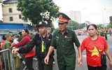 Công an Hà Nội dùng xe chuyên dụng, mở 