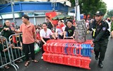 Công an Hà Nội dùng xe chuyên dụng, mở 