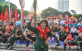 Công an Hà Nội dùng xe chuyên dụng, mở 