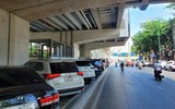 Cập nhật hình ảnh trái ngược của các bãi trông giữ xe dưới gầm cầu ở Hà Nội