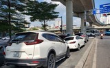 Cập nhật hình ảnh trái ngược của các bãi trông giữ xe dưới gầm cầu ở Hà Nội