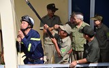 Người dân ngoài đê sông Hồng trải nghiệm, thực hành chữa cháy và cứu nạn cứu hộ