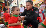Công an Thủ đô mang Trung thu sẻ chia tới các em nhỏ vùng trung du Phú Thọ