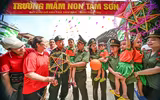 Công an Thủ đô mang Trung thu sẻ chia tới các em nhỏ vùng trung du Phú Thọ