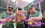 Công an Thủ đô mang Trung thu sẻ chia tới các em nhỏ vùng trung du Phú Thọ