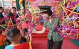 Công an Thủ đô mang Trung thu sẻ chia tới các em nhỏ vùng trung du Phú Thọ