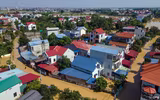 Hình ảnh ấm áp nghĩa tình của Công an Thủ đô trong một ngày dài sát cánh cùng nhân dân chống lũ