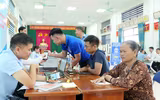 Cận cảnh xe tiếp nhận thủ tục hành chính lưu động đầu tiên hoạt động ở Hà Nội