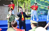 Các nghệ sỹ cùng Công an Thủ đô chung tay trồng cây để 