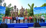 Các nghệ sỹ cùng Công an Thủ đô chung tay trồng cây để 