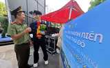 Các nghệ sỹ cùng Công an Thủ đô chung tay trồng cây để 