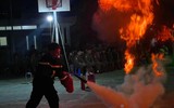 Sinh viên Trường Đại học Điện lực hào hứng tham gia thực hành chữa cháy