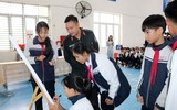 Hàng trăm học sinh hào hứng thực hành các tình huống phòng, tránh bạo lực học đường