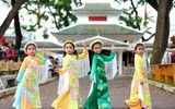 Những hình ảnh độc đáo tại lễ hội hoa sen Đồng Tháp