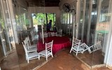 Cận cảnh hàng loạt ô tô, xe máy bị vùi trong cát sau cơn mưa lớn