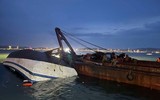 Khẩn cấp tìm kiếm du khách bị lật tàu ở Hạ Long, nhiều người tử vong