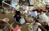 Toàn cảnh Thái Nguyên chìm trong biển nước, người dân bất lực nhìn tài sản trôi theo dòng nước